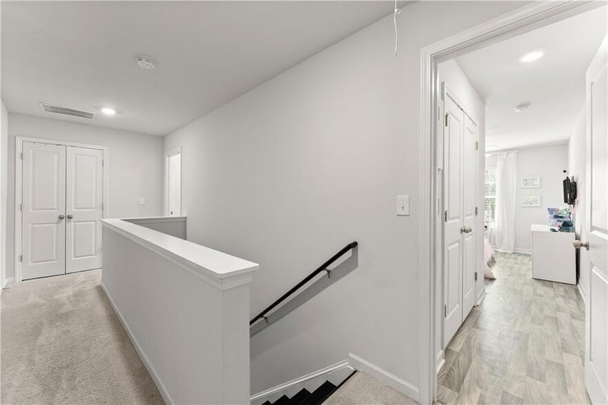 Building Photo - 3367 Abbey Way