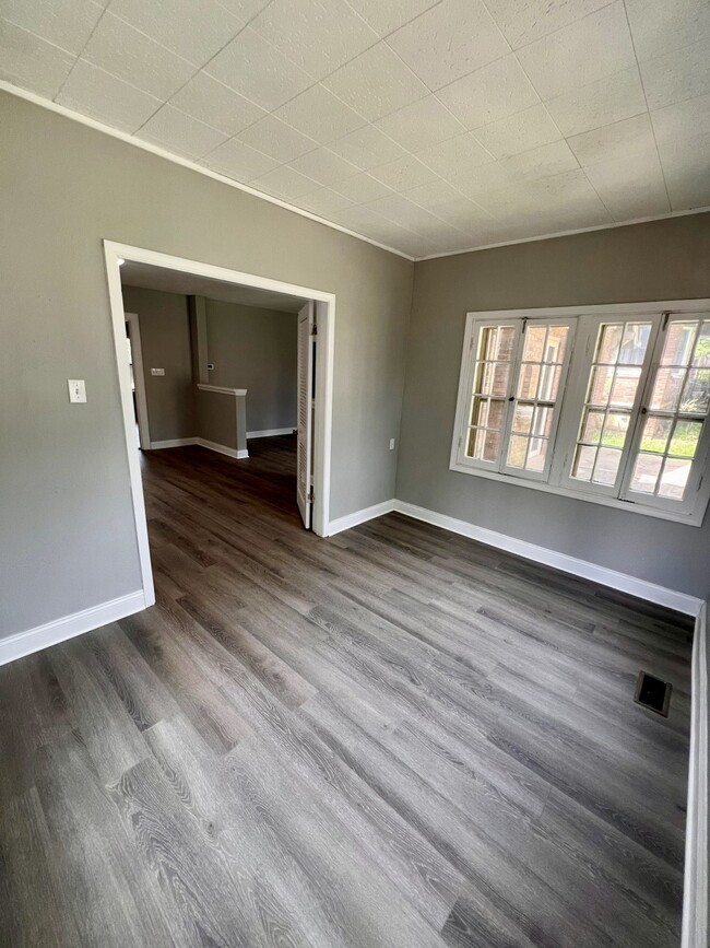 Sun Room off front of the home - 7032 Camden Ct