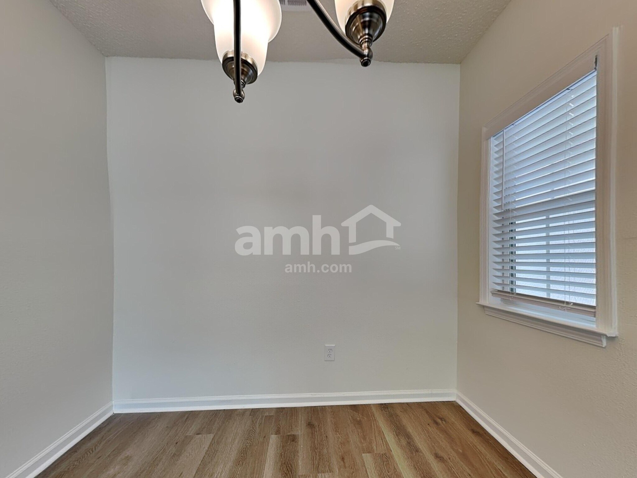 Building Photo - 523 Amsonia Cir