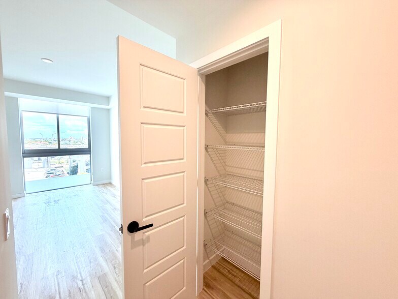 Building Photo - 421 SW 5th Ave