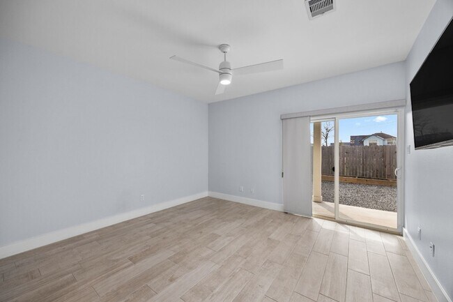 Building Photo - 4618 Nichols St