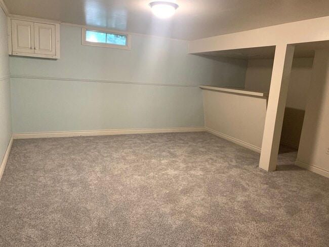 Building Photo - 4 bedroom home in Lowell Schools!
