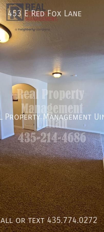 Building Photo - 453 E Red Fox Ln