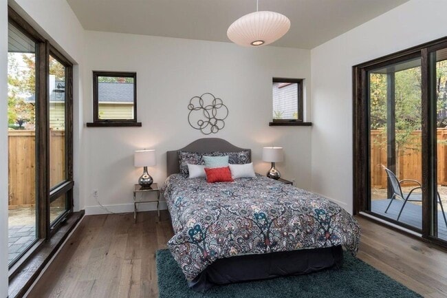 Building Photo - Modern Cottage in Prime Downtown Bend Loca...