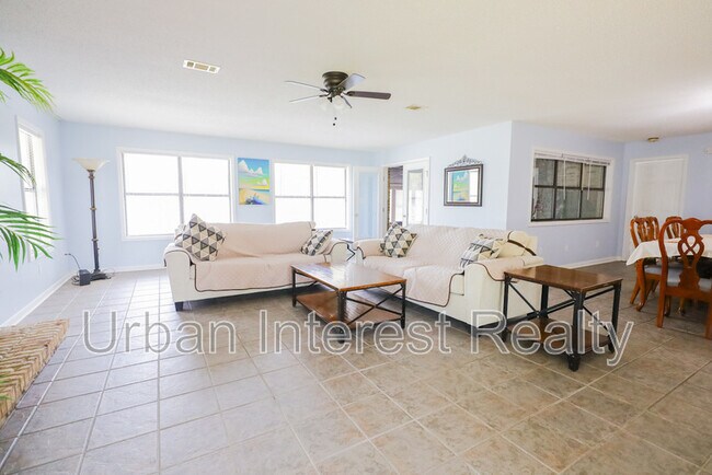 Building Photo - 424 Beach Dr