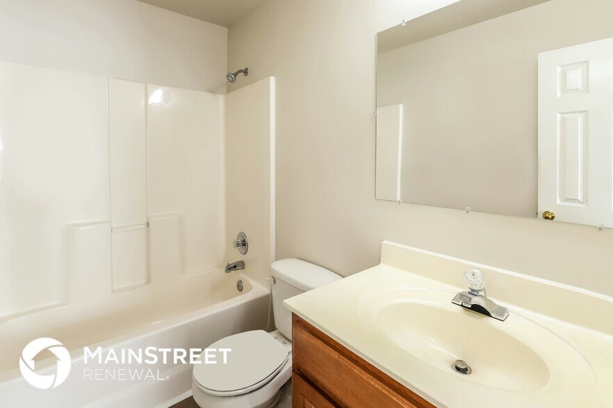 Building Photo - 100 Limit St