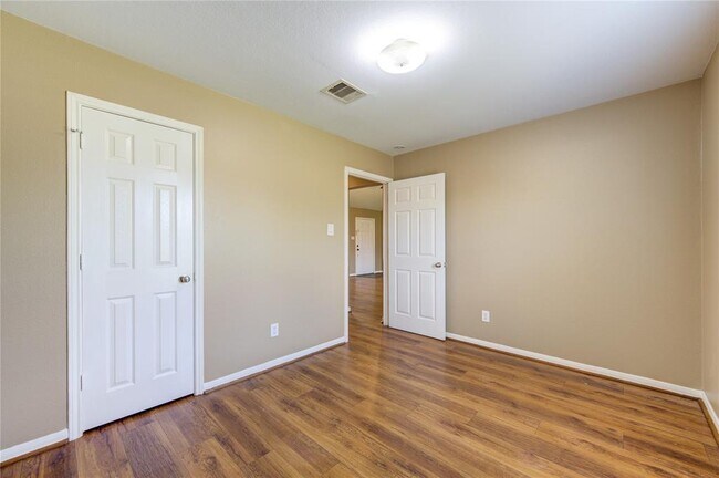Building Photo - 6814 Manor Terrace Ln