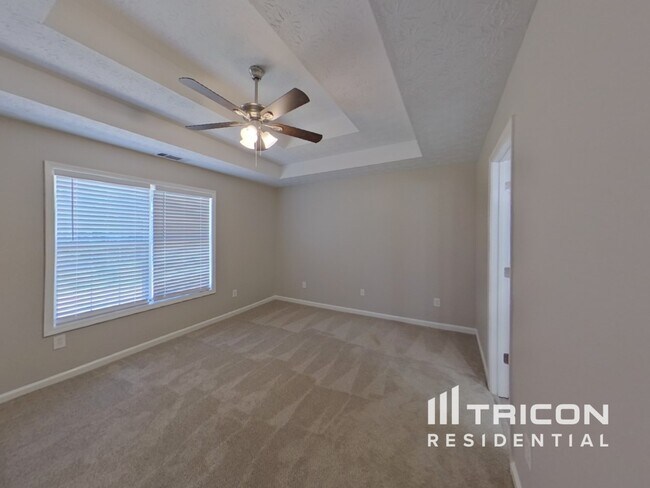 Building Photo - 2252 Red Rose Ln