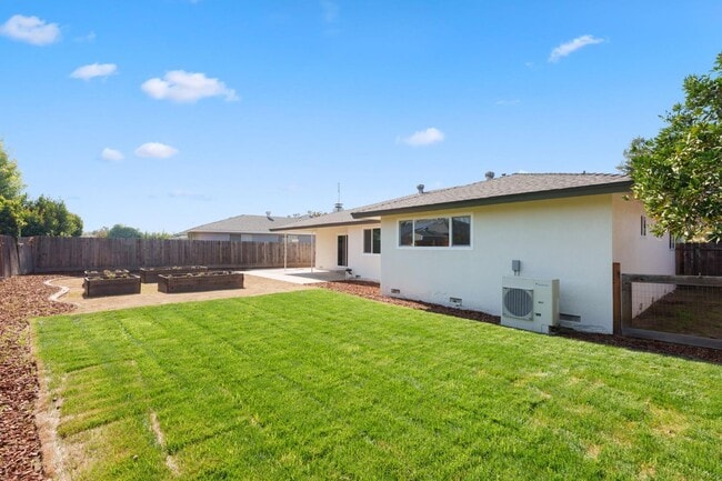 Building Photo - 6804 N Backer Ave