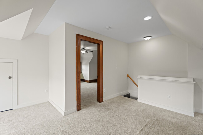 Building Photo - 809 Edgewood Ave