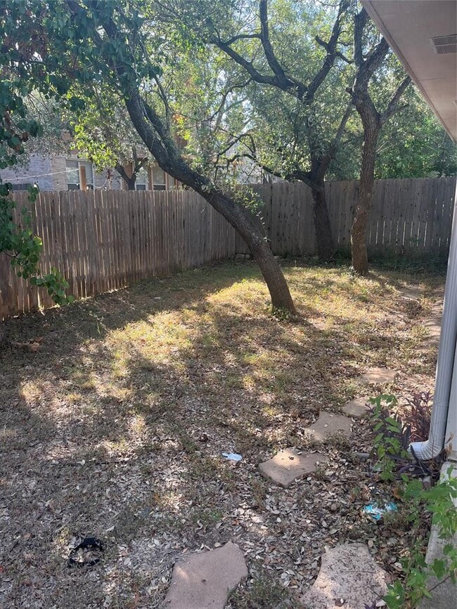 Building Photo - 1704 Ascot Ln