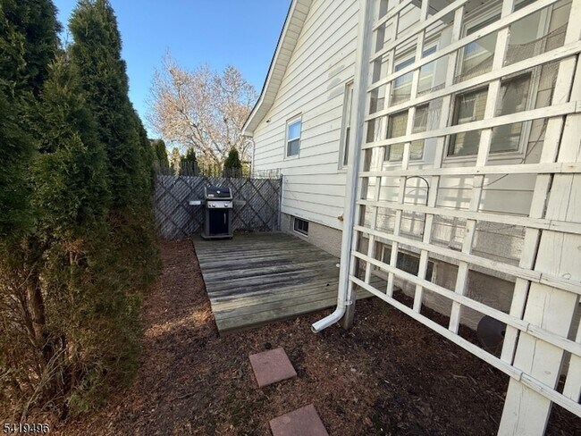 Building Photo - 22 Lincoln Ave