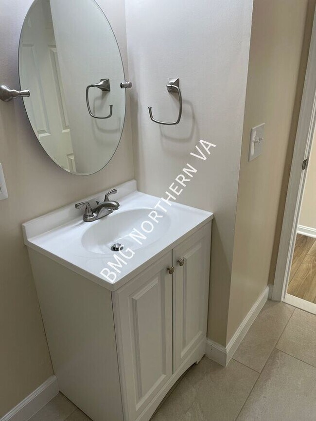 Building Photo - 22525 Maison Carree Square