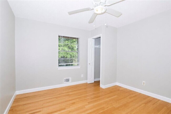 Building Photo - 6067 Ledgewood Dr