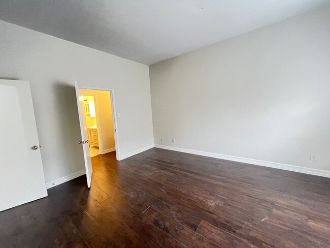 Building Photo - High Hollows