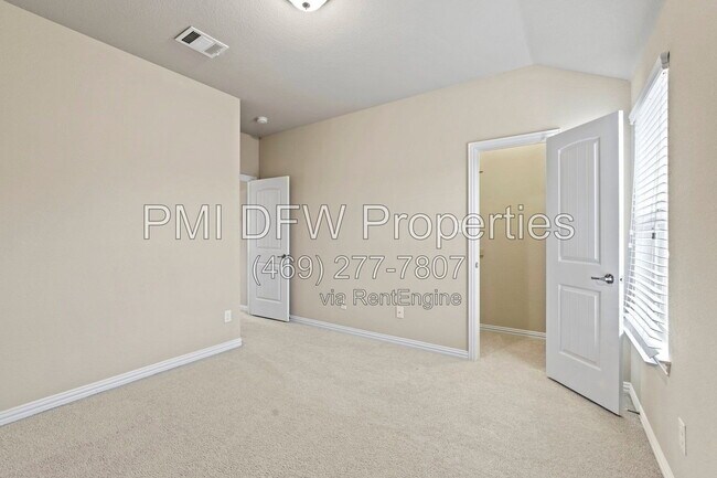 Building Photo - 1624 Medina Ln