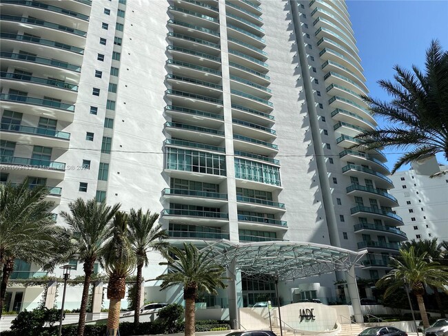 Building Photo - 1331 Brickell Bay Dr