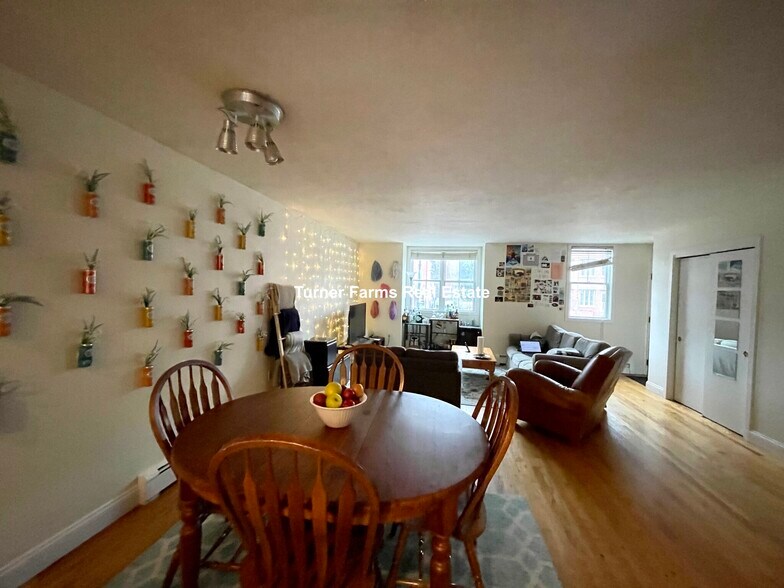 Primary Photo - 1430 Tremont St