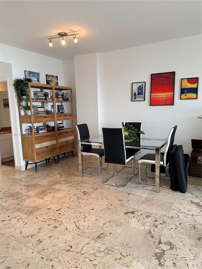 Building Photo - 888 Brickell Key Dr