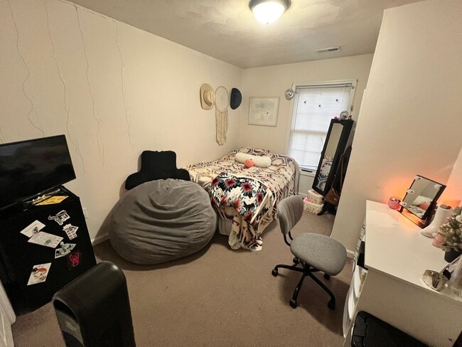 Building Photo - Radford, 3 BR / 1.5 BA, Available for the fall term