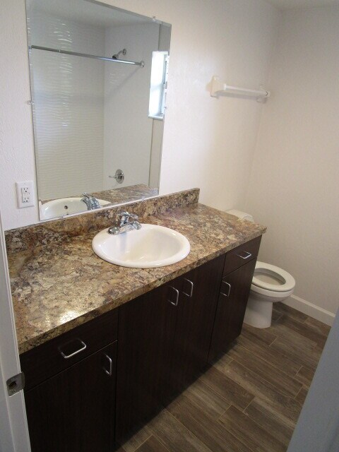 Building Photo - 1221 Essex Rd