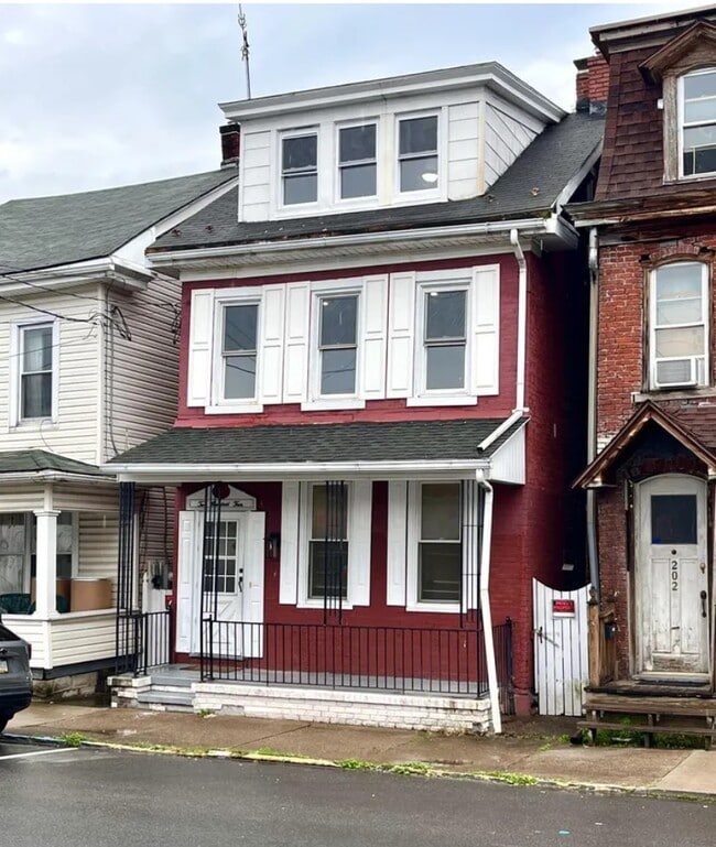 Building Photo - 204 N 4th St