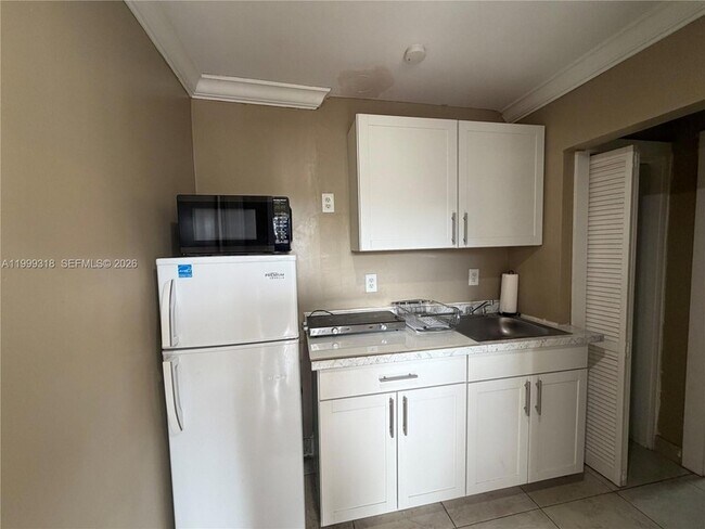 Building Photo - 414 SW 2nd Terrace