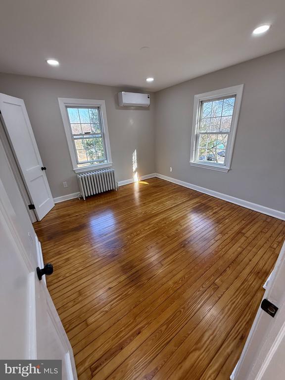 Building Photo - 1608 13th Rd S