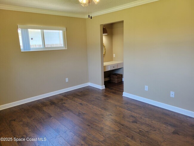 Building Photo - 245 Harbour Dr E