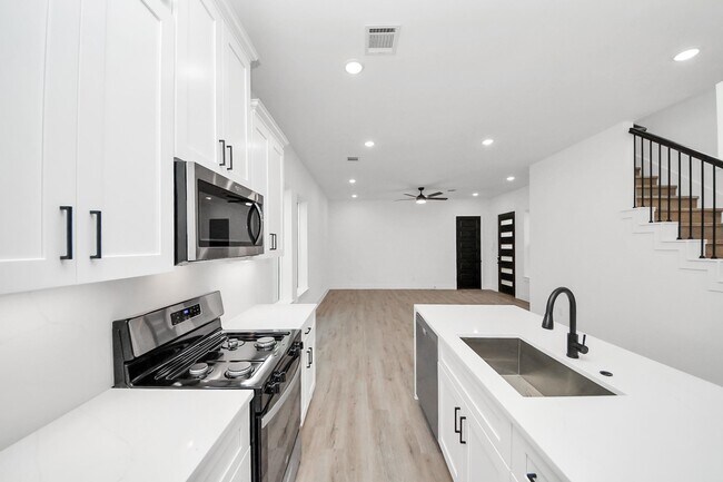 Building Photo - 3308 Hardy St