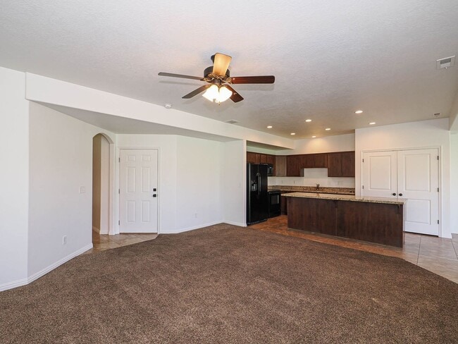 Building Photo - Beautiful 3-Bed, 2-Bath Townhome in Americ...