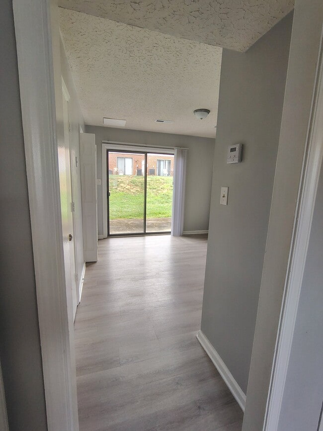 Building Photo - 16 Duiguid Dr