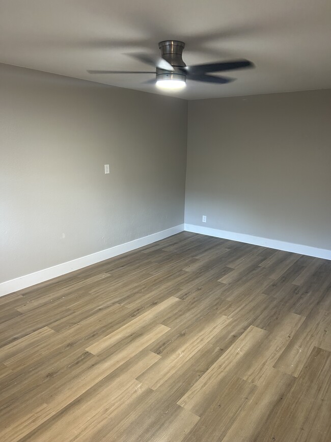 Building Photo - 323 S Pioneer