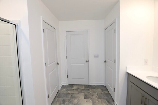 Building Photo - 2037 Elmridge Rd