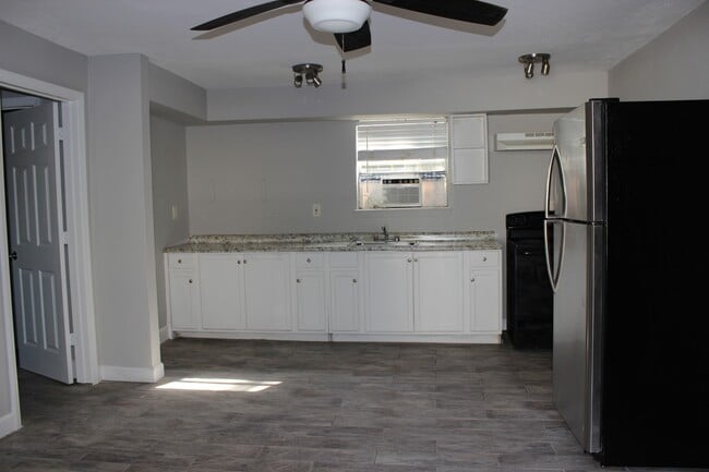 Building Photo - 6832 UNIT C