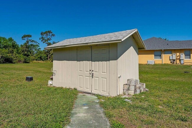 Building Photo - 2832 Rodeo Dr