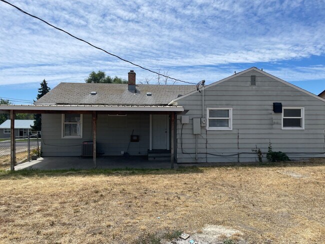 Building Photo - Beautifully Updated 3-Bed, 2-Bath Home – Move-In Ready!