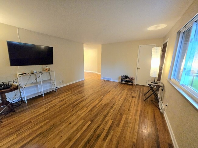 Building Photo - 8250 Chase Way