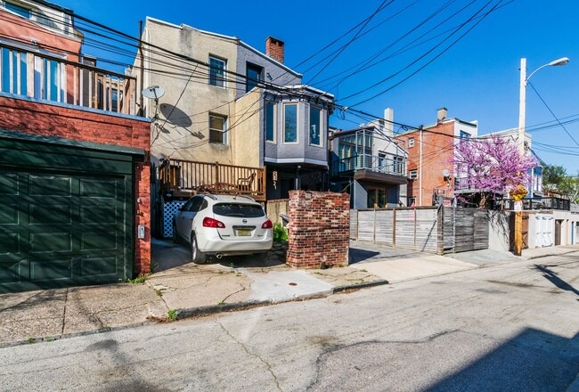 Building Photo - 2138 Mt Vernon St