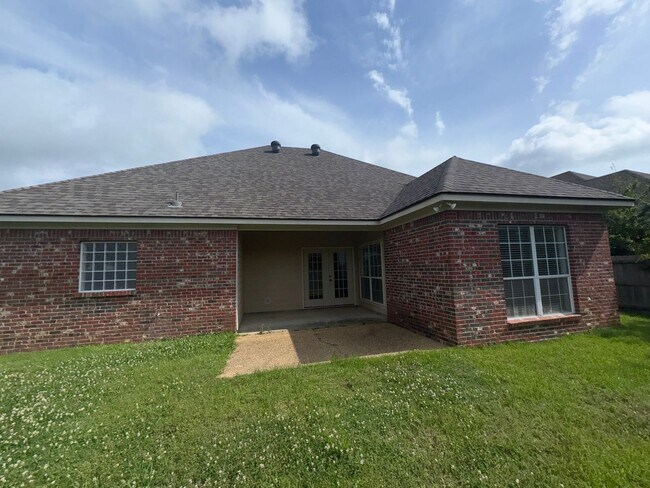 Building Photo - For Rent in Brandon School District!