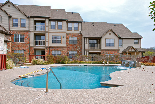 Building Photo - VILLAS BY THE PARK