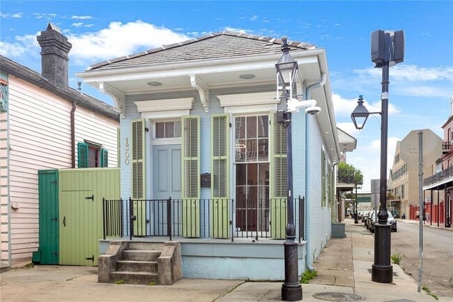 Building Photo - 1300 Chartres St