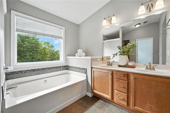 Building Photo - 6030 Ellington Cove