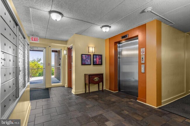 Building Photo - 75 S Reynolds St