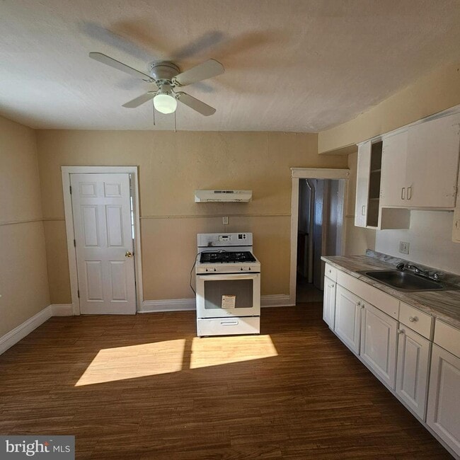 Building Photo - 112 N 2nd St