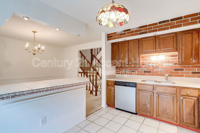 Building Photo - 5328 Larochelle Ct