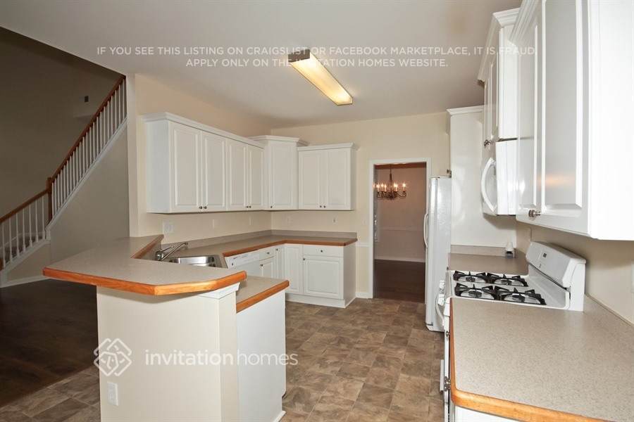 Building Photo - 348 Adelaide Xing