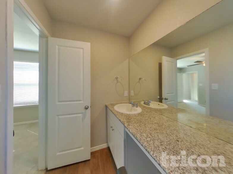 Building Photo - 3423 Stoney Bayou