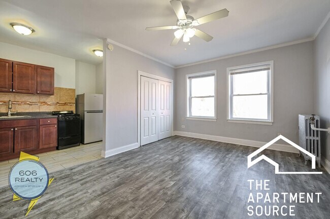 Building Photo - 6930 N Greenview Ave