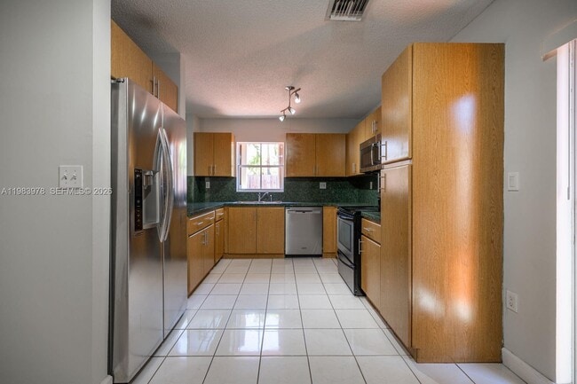 Building Photo - 1065 NW 131st Ave